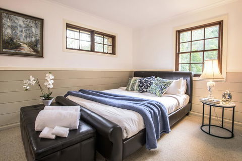The Stone On The Hill - 3 Bedroom House - Accommodation QLD 3