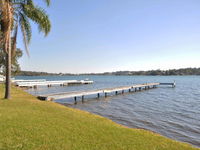 The Studio on the Lake  Fishing Point Lake Macquarie - honestly put the line in and catch fish