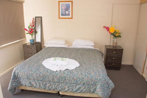 The Swiss Motel - Accommodation QLD 2