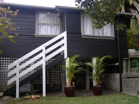 The Tree House, 6 Gowing Street - Accommodation QLD 0