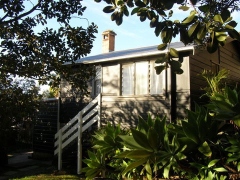 The Tree House, 6 Gowing Street - Accommodation QLD 2