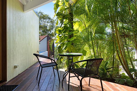 THE VIEW, TUGUN - 4 Bedrooms - Sea Views - Private Heated Pool - Accommodation QLD 3