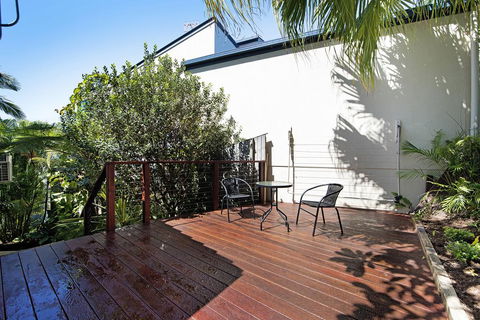 THE VIEW, TUGUN - 4 Bedrooms - Sea Views - Private Heated Pool - Accommodation QLD 1