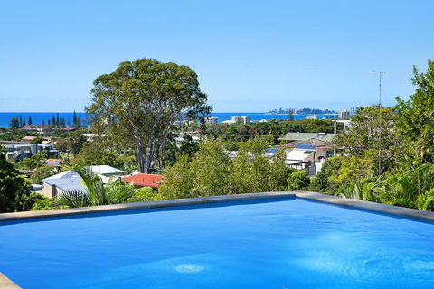 THE VIEW, TUGUN - 4 Bedrooms - Sea Views - Private Heated Pool - Accommodation QLD 0