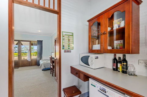 The Vineyard Motel - Accommodation QLD 1