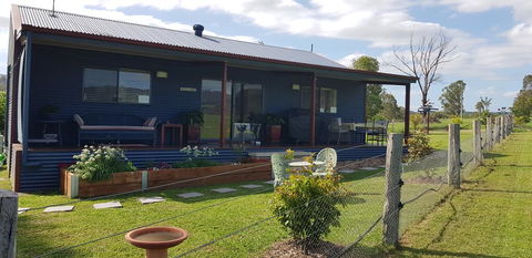 The Wattle Lodge - Accommodation QLD 0