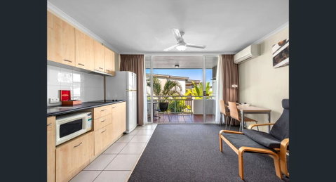 The Wellington Apartment Hotel - Accommodation QLD 3