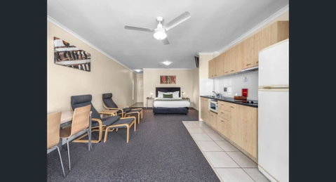 The Wellington Apartment Hotel - Accommodation QLD 2