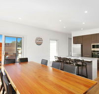 The Wharf House - Budgewoi - Accommodation QLD