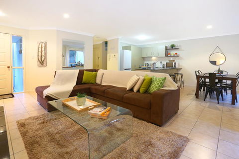 Theme Park HolidayTownhouse - Accommodation QLD 2