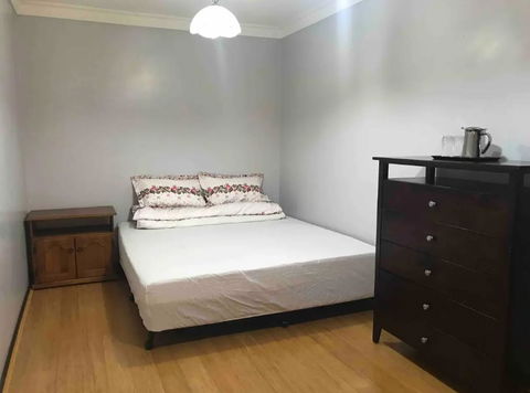 Thomastown Antique House En-suite Room - Accommodation QLD 0
