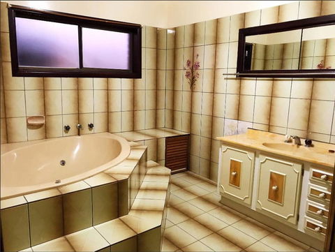 Thomastown Antique House En-suite Room - Accommodation QLD 1