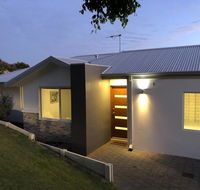 Three Bedroom Two Bathroom Family Home - Accommodation QLD