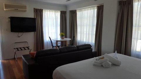 Timbertown Resort And Motel - Accommodation QLD 2