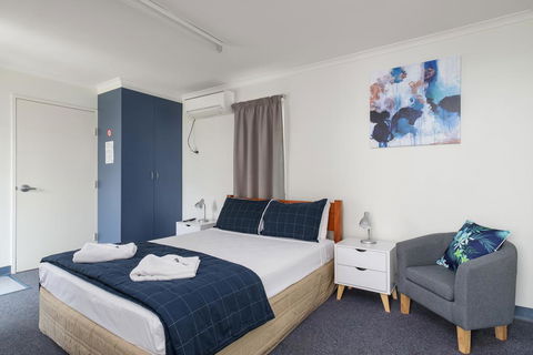 Tin Can Bay's Sleepy Lagoon Motel - Accommodation QLD 3