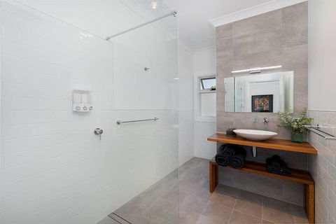 Toms Cottage - Wilgowrah -A Country Escape - Accommodation QLD 3