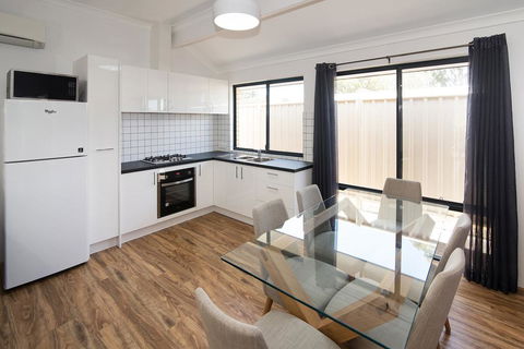 Tootys Place - Accommodation QLD 1