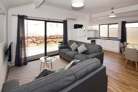 Tootys Place - Accommodation QLD 2