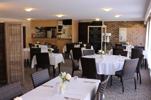 Top Of The Town Motel - Accommodation QLD 3