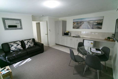 Top Spot Motel - Accommodation QLD 3