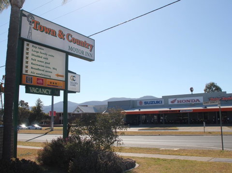 Town And Country Motor Inn - Accommodation QLD 3