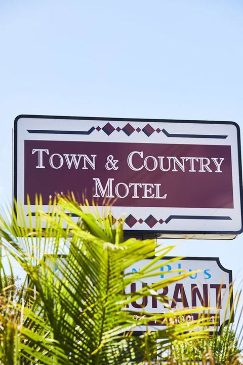 Town And Country Motel - Accommodation QLD 3