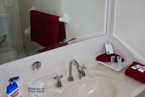 Town And Country Motor Inn - Accommodation QLD 2