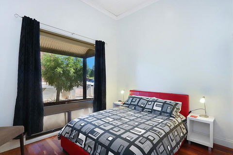 Townhouse 3 - Accommodation QLD 2