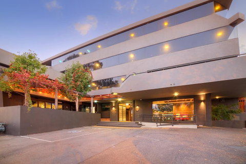 Townhouse Hotel - Accommodation QLD 3