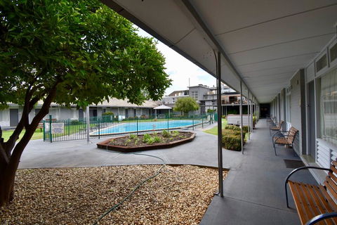 Townhouse Motel Cowra - Accommodation QLD 3