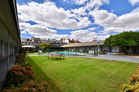 Townhouse Motel Cowra - Accommodation QLD 2