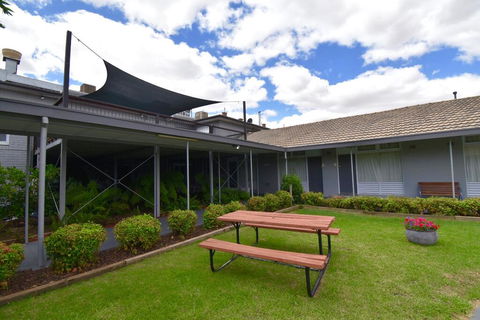 Townhouse Motel Cowra - Accommodation QLD 1
