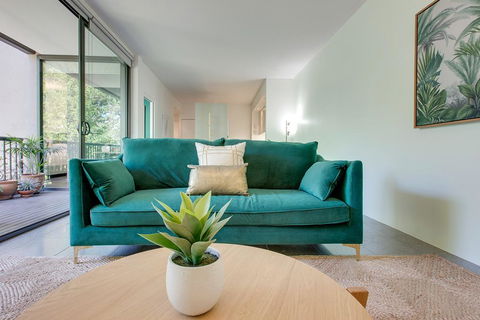 Tranquil Contemporary Hideaway In Hippest Area - Accommodation QLD 3