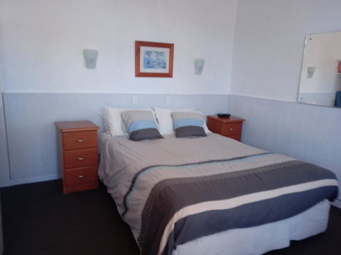 Travellers Rest Motel - Accommodation QLD 3