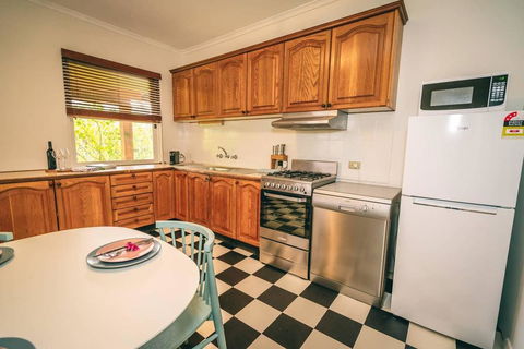 Treasure On Bagot-Free Wifi/Netflix-Close To CBD - Accommodation QLD 3