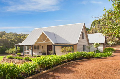 Treehaus - Accommodation QLD 3