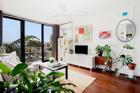 Treetop Retreat Five Minute Stroll To The Beach - Accommodation QLD 3