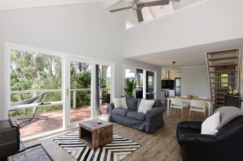 Treetops - Newly Renovated, In The Village! - Accommodation QLD 3