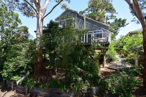 Treetops - Newly Renovated, In The Village! - Accommodation QLD 0