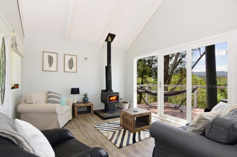 Treetops - Newly Renovated, In The Village! - Accommodation QLD 2