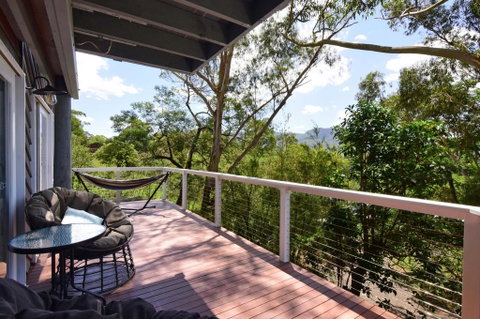 Treetops - Newly Renovated, In The Village! - Accommodation QLD 1