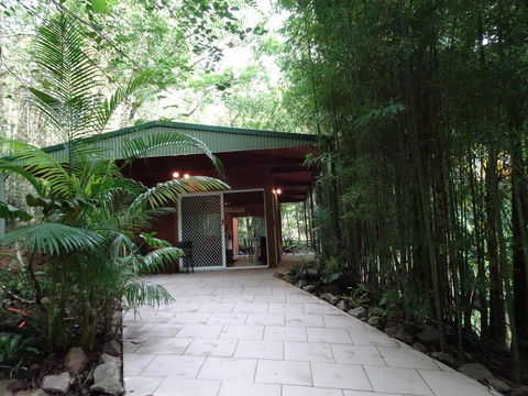 Treetops Montville - Accommodation QLD 2