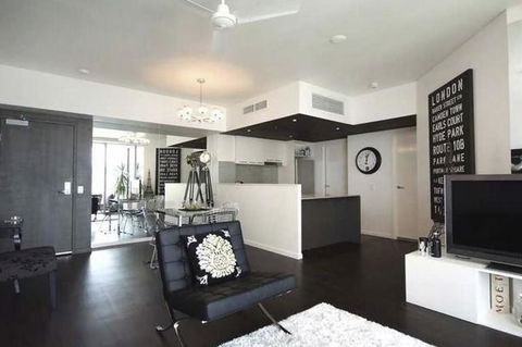 Trilogy On The Esplanade. Room With A View! - Accommodation QLD 3