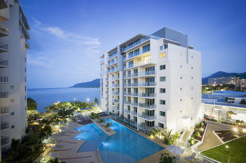 Trilogy On The Esplanade. Room With A View! - Accommodation QLD 0