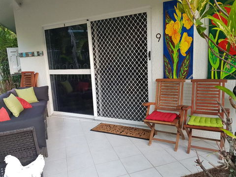 Trinity Beach POOLSIDE Apartment - Accommodation QLD 1