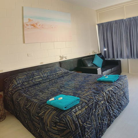Tropical City Motor Inn - Accommodation QLD 3