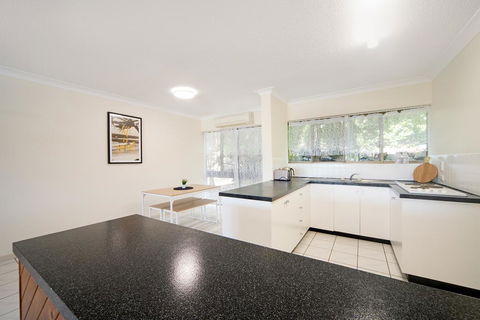 TROPICAL FAMILY ESCAPE FREE WIFI/NETFLIX - Accommodation QLD 3