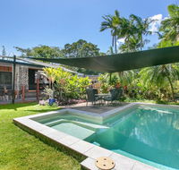 Tropical House Pool and Extra Bungalow 4 bedrooms - Accommodation QLD