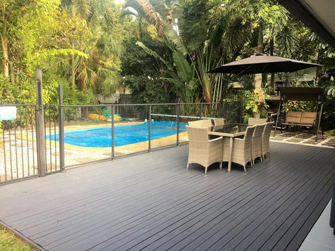 Tropical Private Open Space At Trinity - Accommodation QLD 1