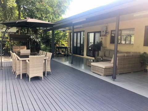 Tropical Private Open Space At Trinity - Accommodation QLD 3